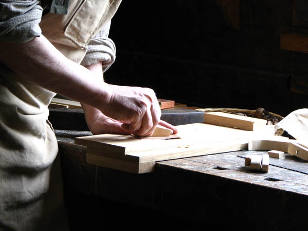 Nacemos de la influencia y formación  heredada en el sector de la <strong>carpintería de madera y ebanistería  en Quart.</strong>